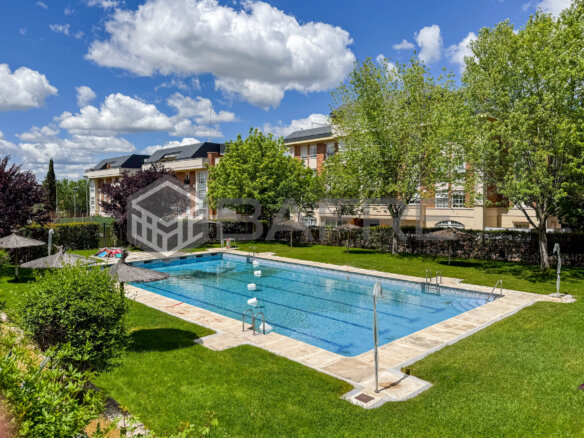 Ático dúplex en calle Velero, Majadahonda