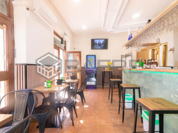 Local en Calle Pinos Alta