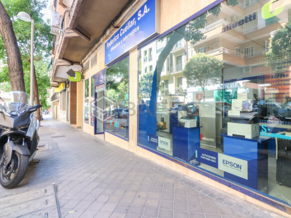 Local en Calle de Narciso Serra